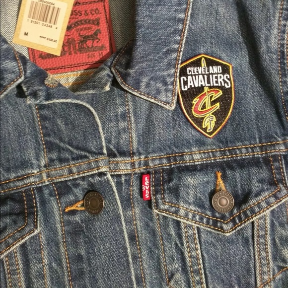 LEVI'S Jean Denim Wine Trucker Jacket - Picture 5 of 6